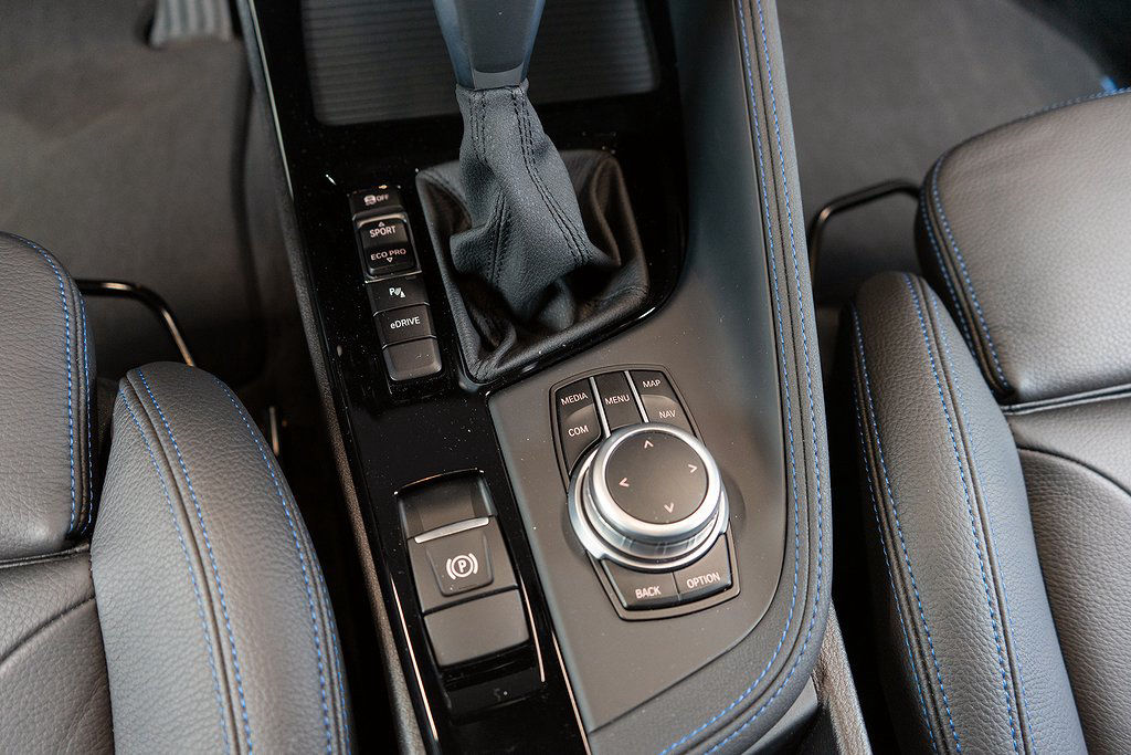 BMW X1 xDrive 25e M-Sport / Connected / Läder / Drag/ 19 tum