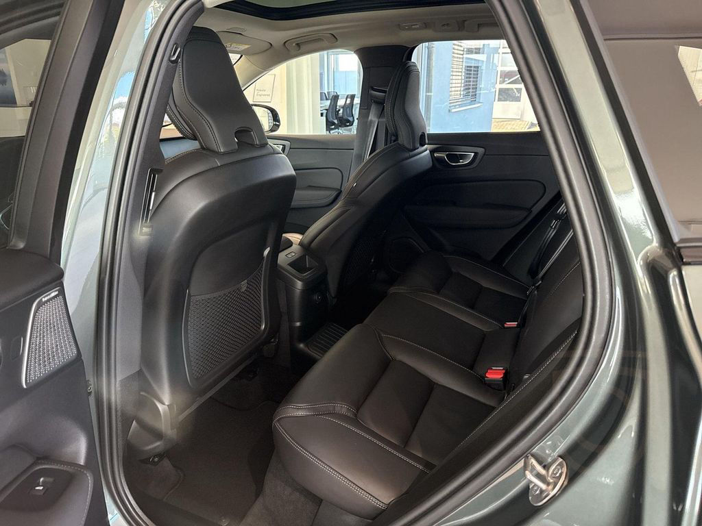 Volvo XC60 T8 AWD Ultra Dark FACELIFT 21" 360° 4C AKUS