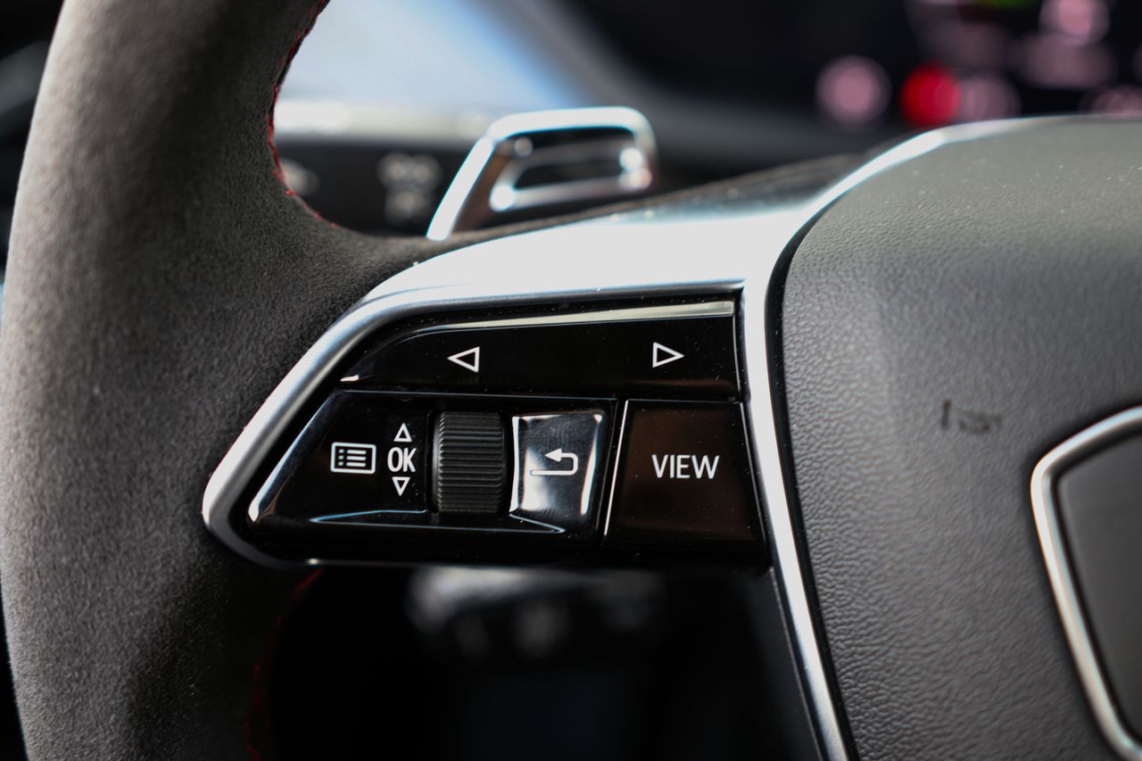 Audi RS e-tron GT/440kW/Masáž/HUD/Noční Vidění SKLADEM