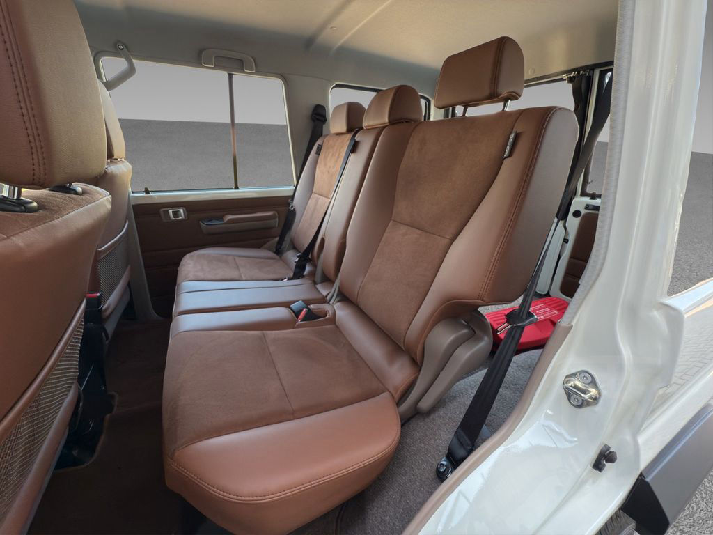 Toyota Land Cruiser GRJ76 AT Luxury + LED+ Safety Sense