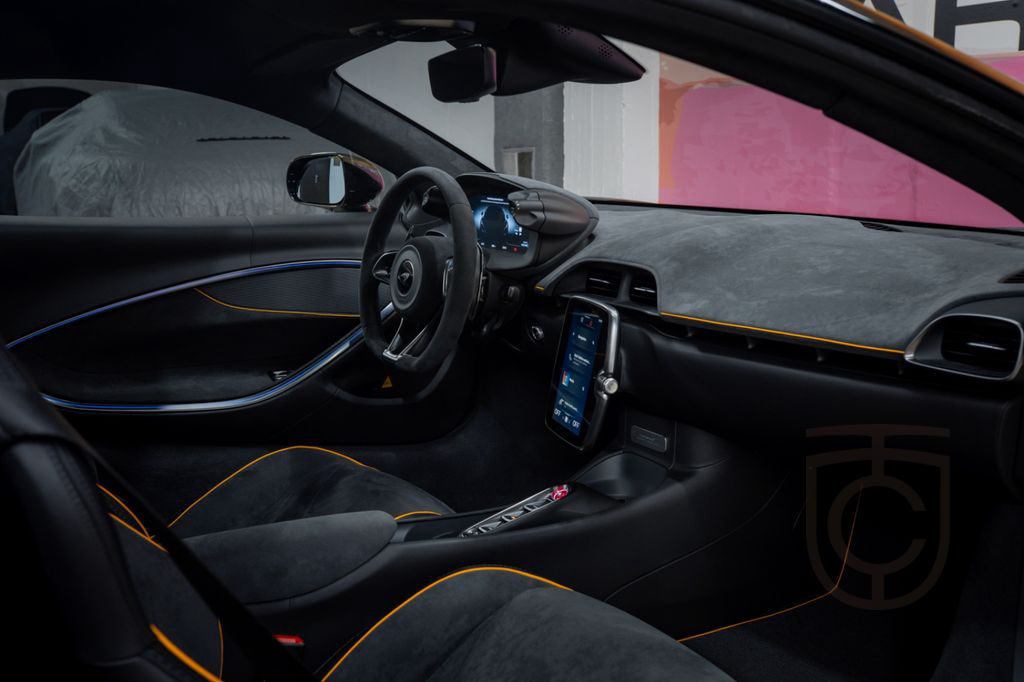 McLaren ARTURA COUPE STOCK LIKE NEW PERFECT CONDITION