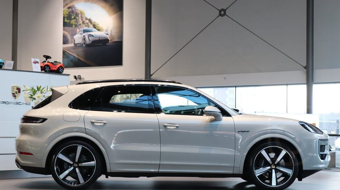 Porsche Cayenne E-Hybrid Cashmere beige metallic