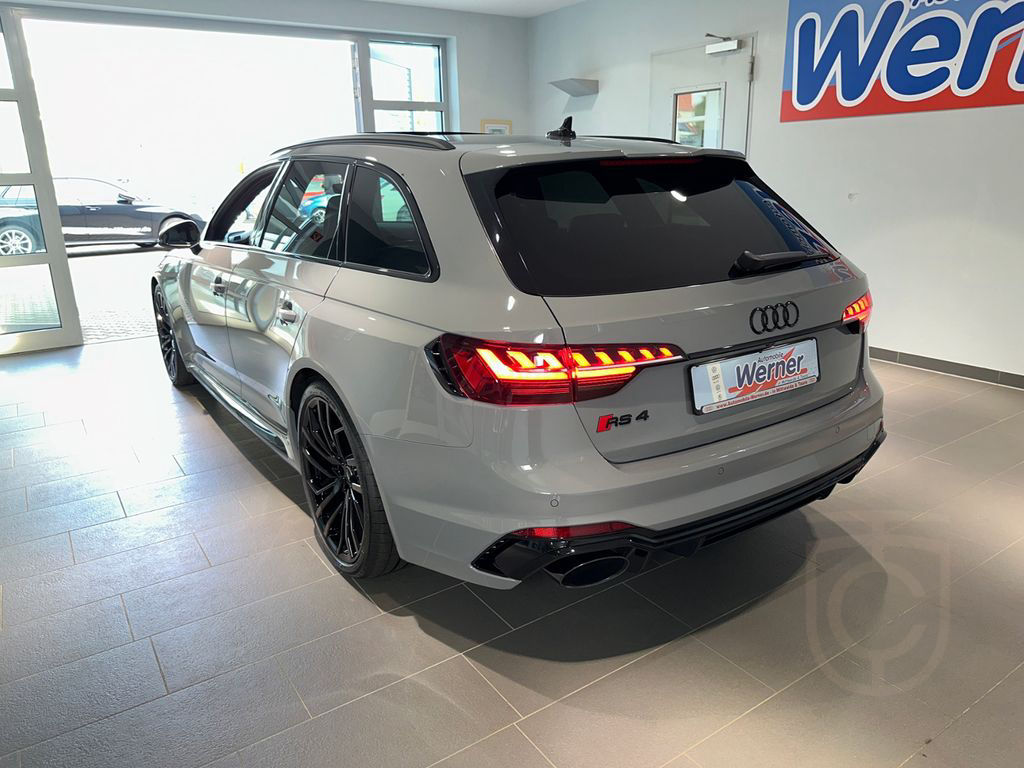Audi RS 4 Avant 450PS Black PanoDach B&O HUD