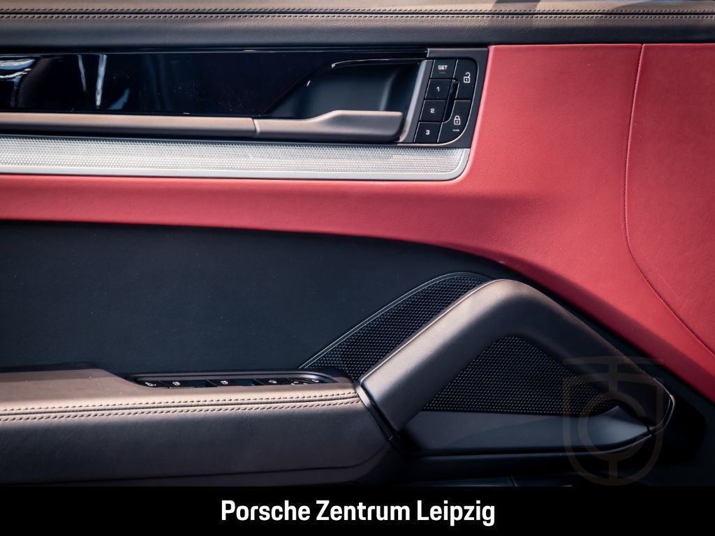 Porsche Cayenne S HD-Matrix InnoDrive PDCC InnoDrive HUD