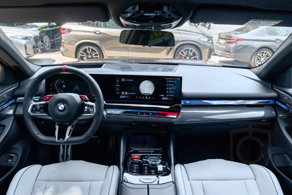 BMW M5 DR.ASS.PLUS.B&W.PARK.ASS.PRO.HUD.LED.360°