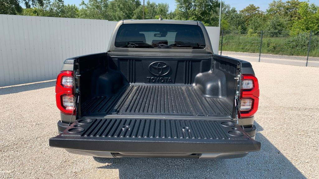 Toyota Hilux 2.8 D-4D 4X4 INVINCIBLE MY25,NET. EXPORT