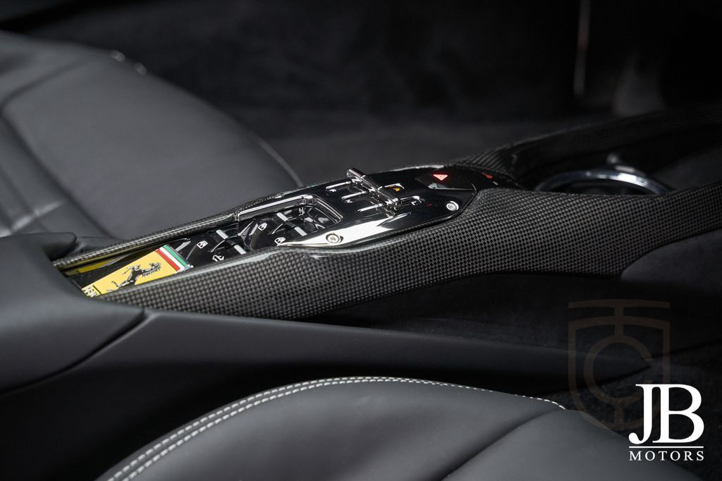 Ferrari 296 GTS Nero Daytona LIFT JBL CARBON SURROUND