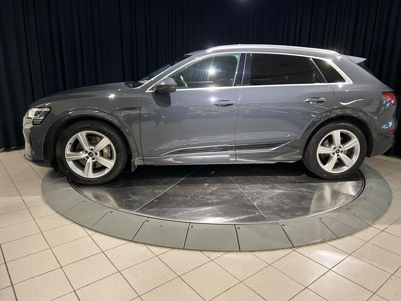 Audi Q8 50 e-tron quattro