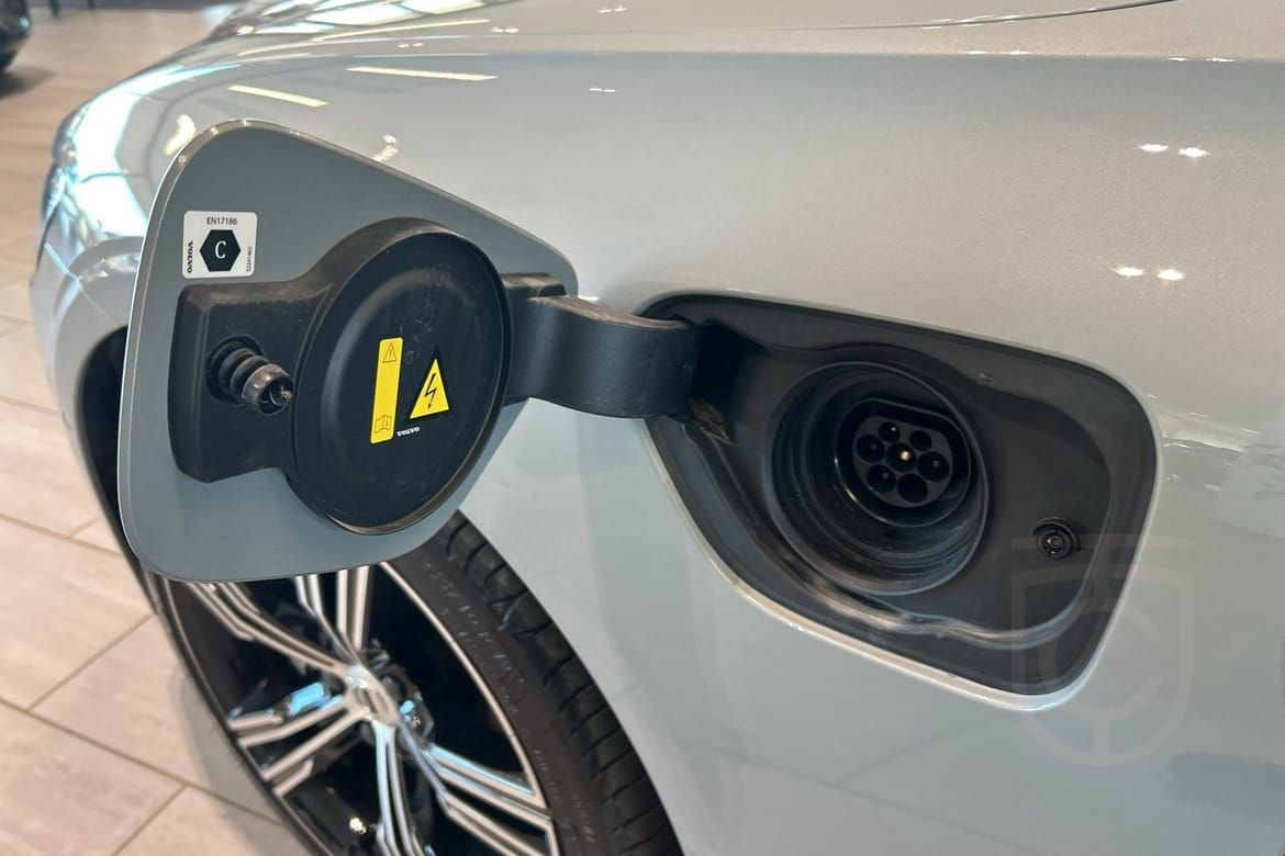 Volvo V60 Recharge T6 Ultimate Dark B