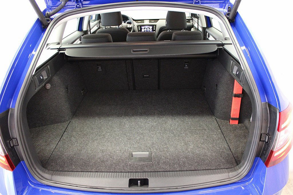 Skoda Octavia Kombi AMBITION TSI 115 HK DRAG & VÄRMARE
