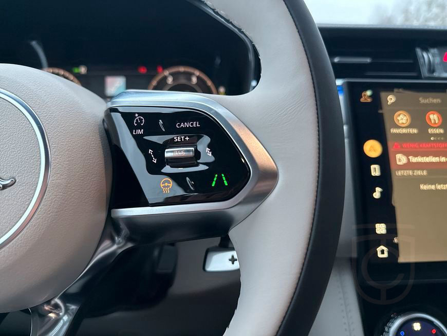 Jaguar F-Pace D300 AWD R-Dynamic SE 221 kW, 5-türig (Di