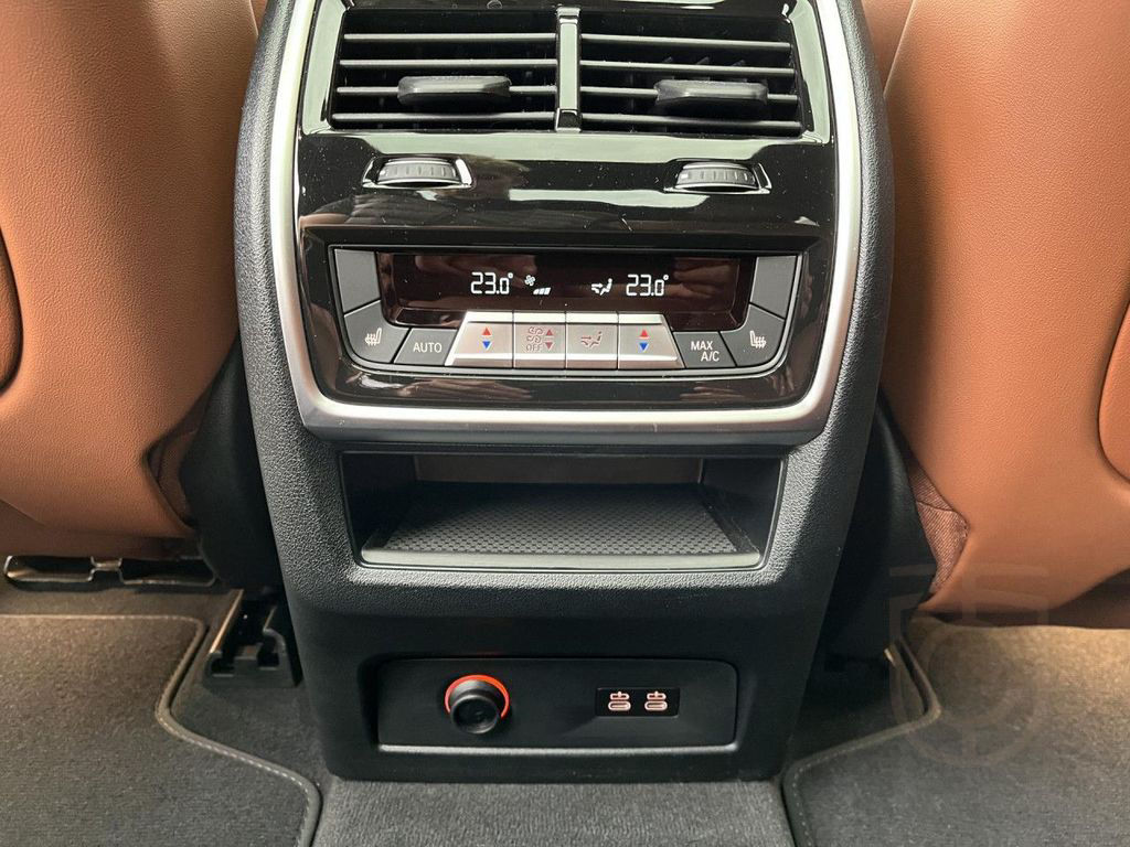 BMW X7 xDrive40i M-Sport AHK Iconic Glow 360°