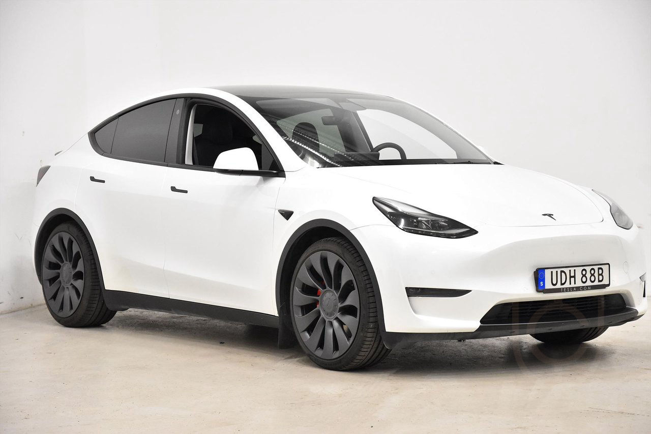 Tesla Model Y Performance AWD Pano