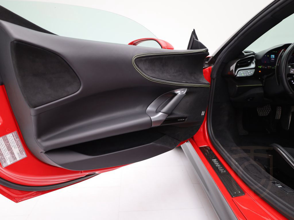 Ferrari SF90 Stradale - FERRARI HAMBURG