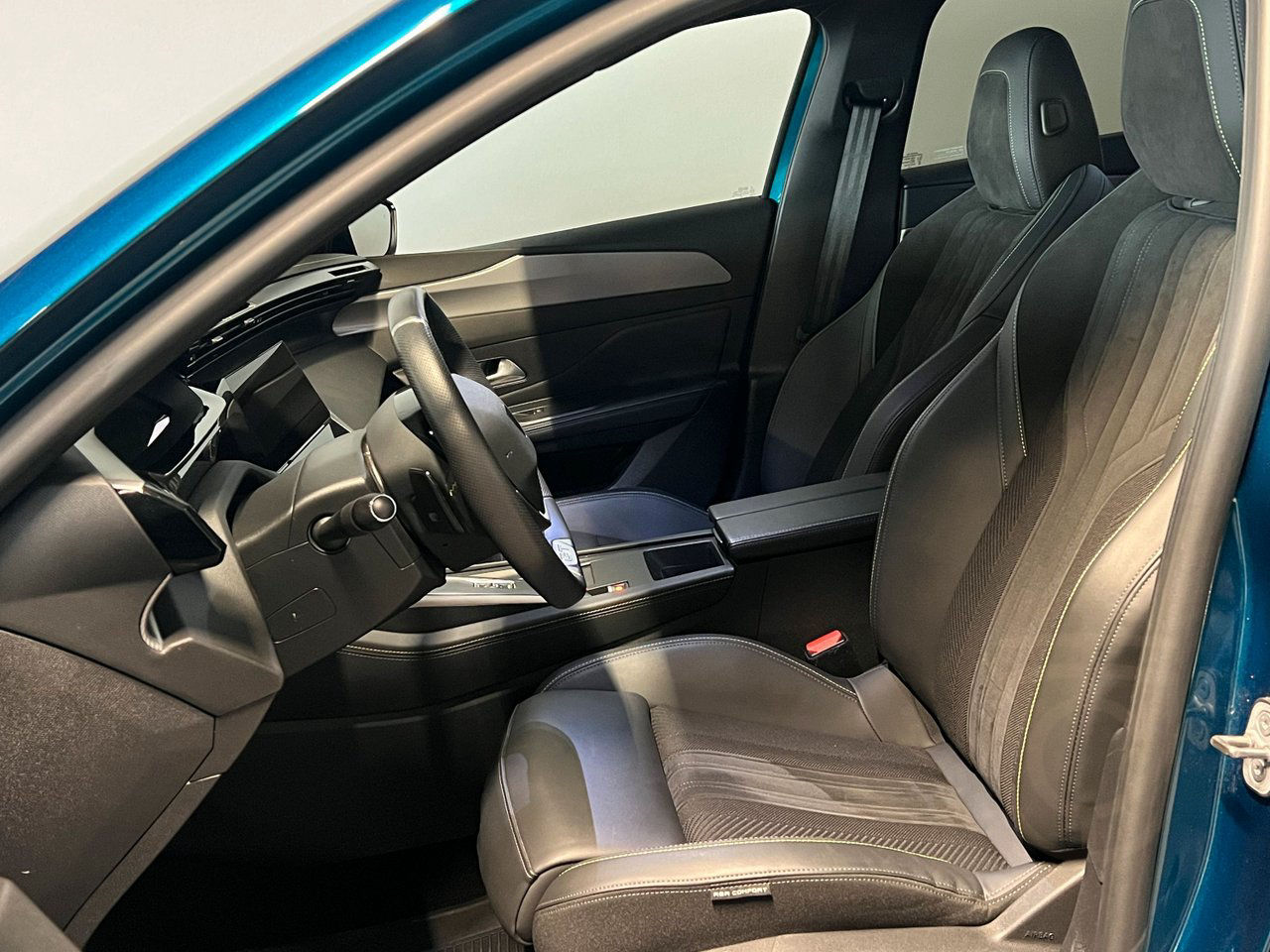 Peugeot 408 1.2 PureTech EAT