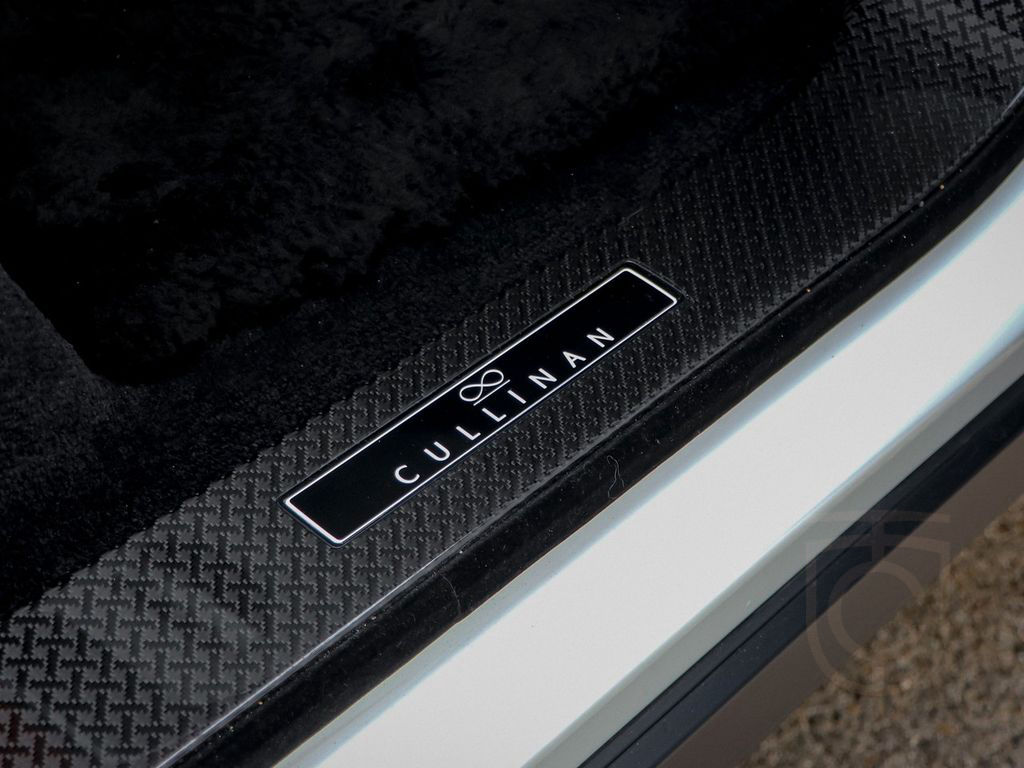 Rolls-Royce Cullinan Black Badge