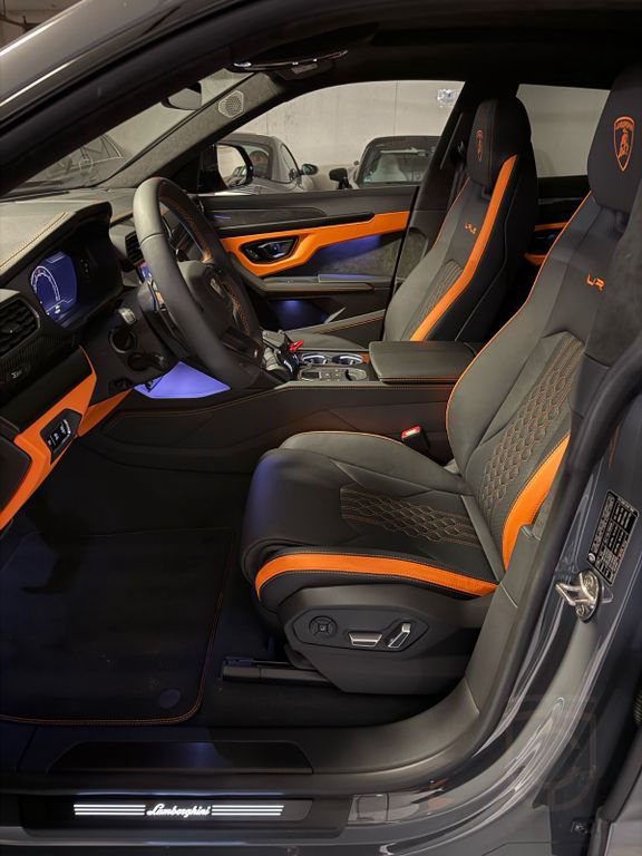 Lamborghini Urus S Pano 23" 3D B & O Carbon Style Massage