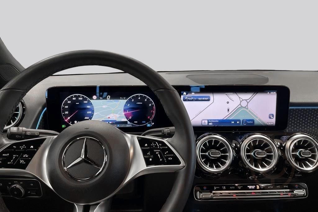 Mercedes-Benz GLB 200 7G-DCT Widescreen Navigation