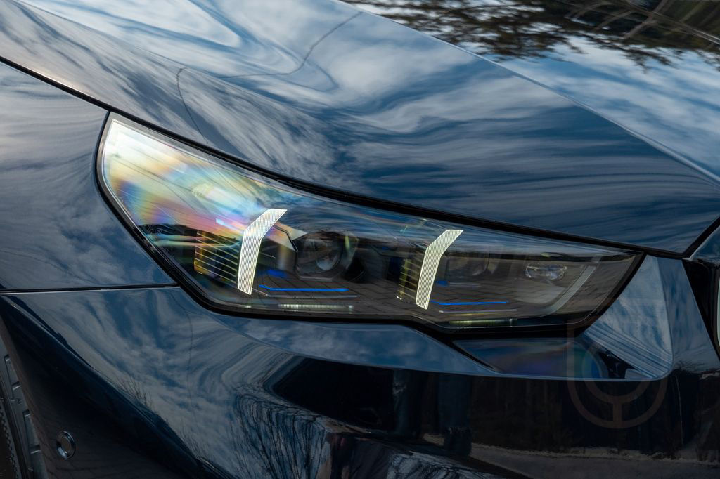 BMW M5 DR.ASS.PLUS.PANORAMA.B&W.360°.AHK.NEU MODELL