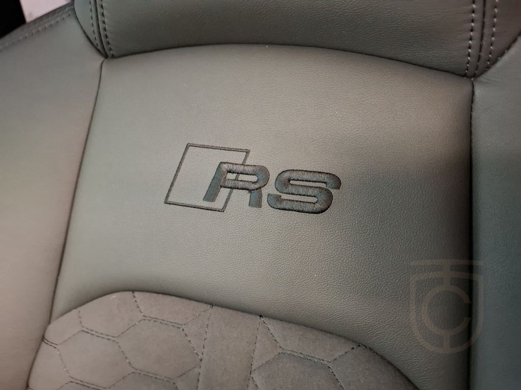 Audi RS 4 Avant quattro Competition/Design-Paket rot