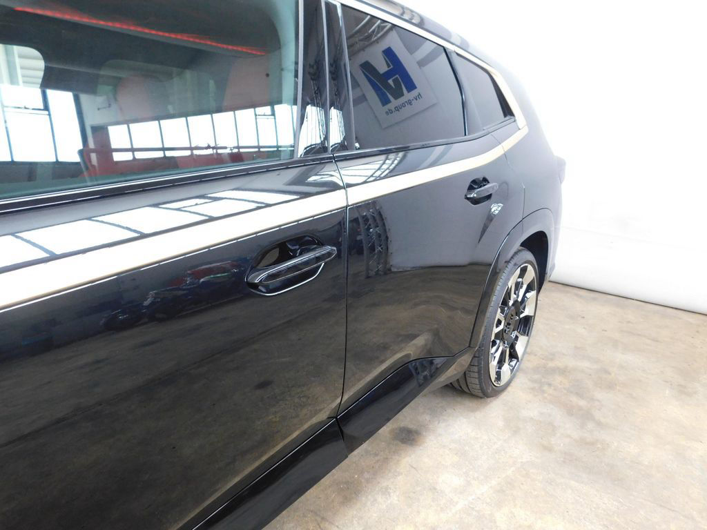 BMW XM (BMW Individual Merino/Soft-Close/Carbon)