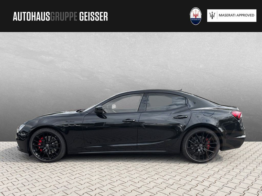 Maserati Ghibli Modena Q4 MJ23 Double Stripes-Rosso Corse