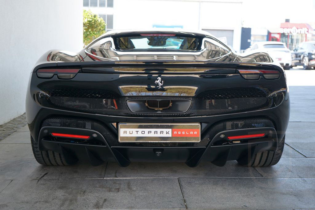 Ferrari 296 GTS BLACK*LIFT*CARBON+Corsa Racing Seats*NEW