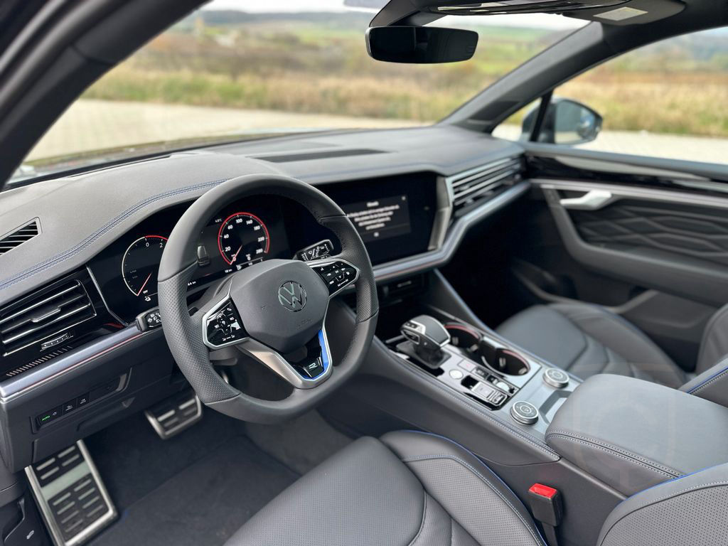 Volkswagen Touareg R eHYBRID+AHK+PANO+DYNAUDIO+SOFTCLOSE