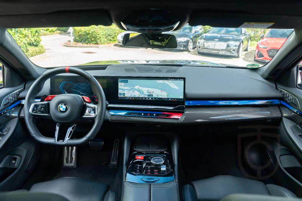 BMW M5 Limousine/ DRIVING PROF. / COMFORT PAKET/ B&W