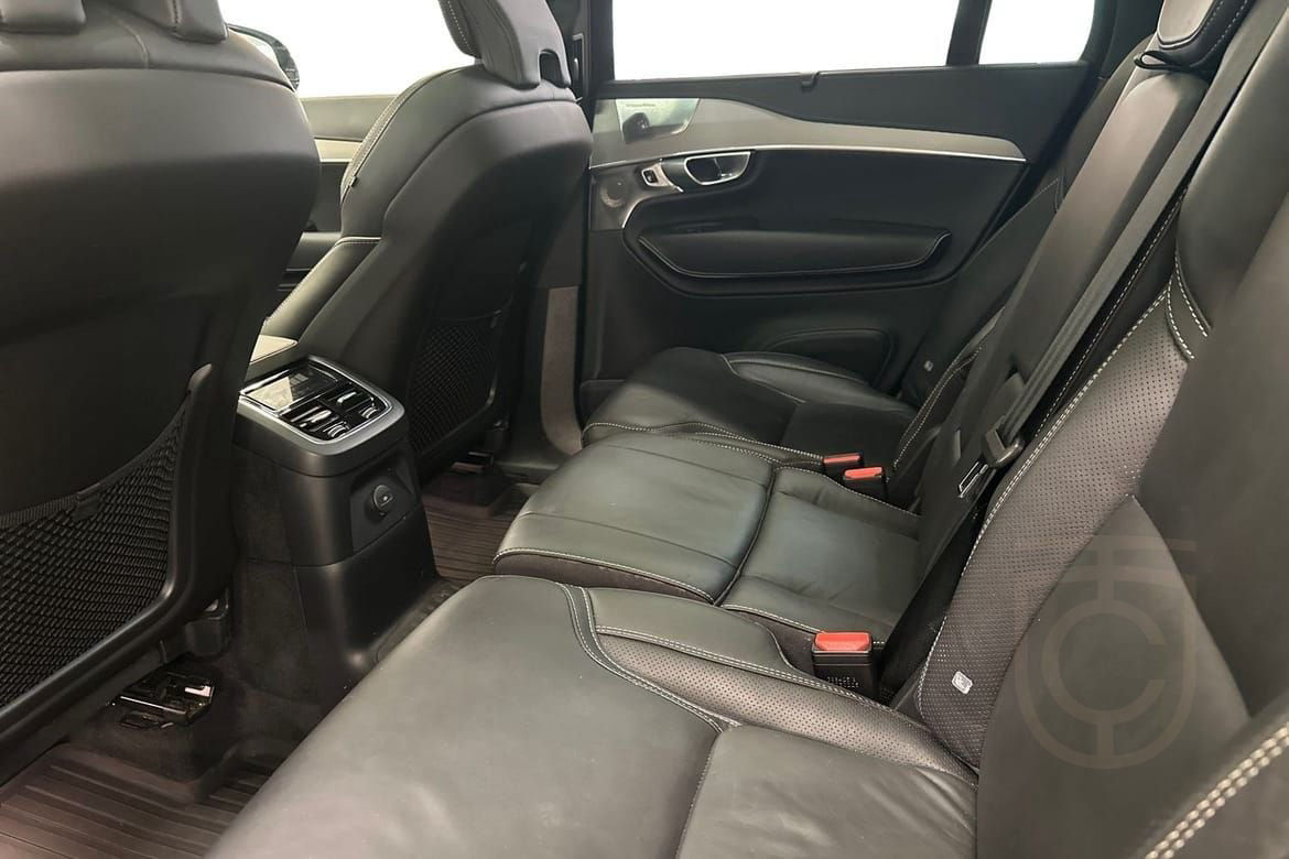 Volvo XC90 Recharge T8 Ultimate Dark Edition.