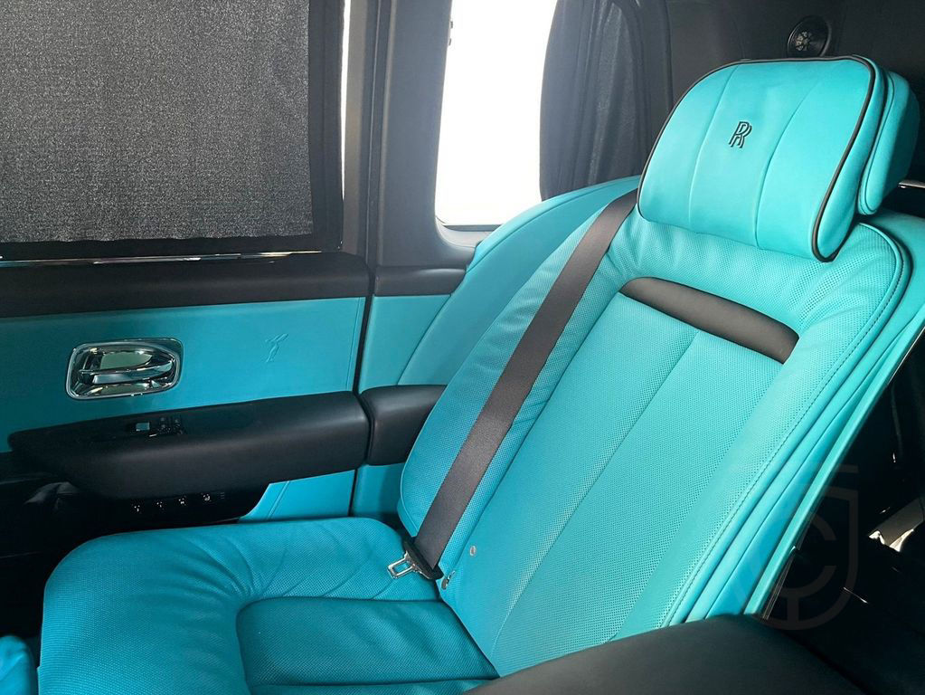 Rolls-Royce Cullinan Bespoke HUD TV