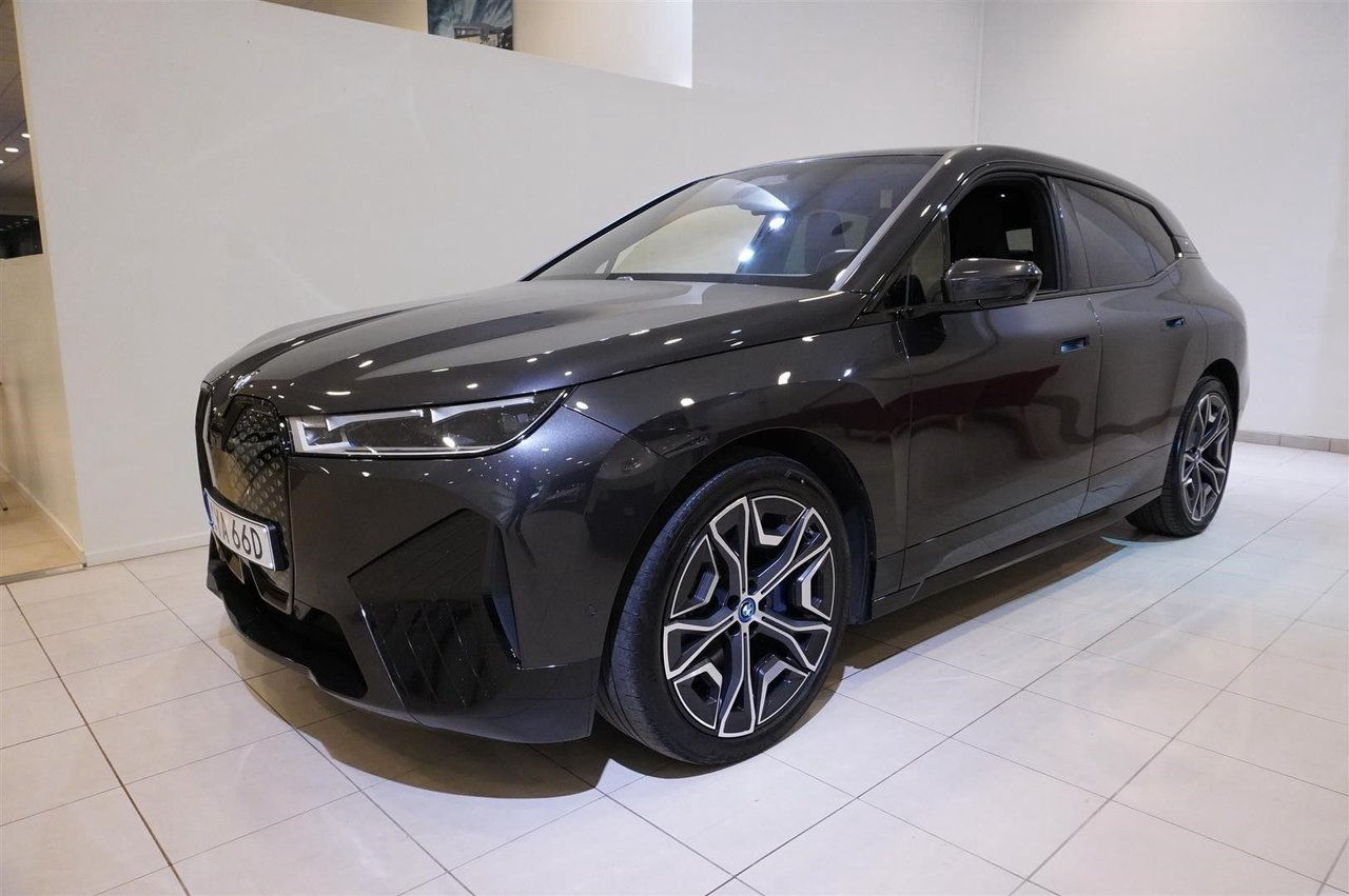 BMW iX xDrive50 Sportpaket Laserlights 22 Serviceavtal