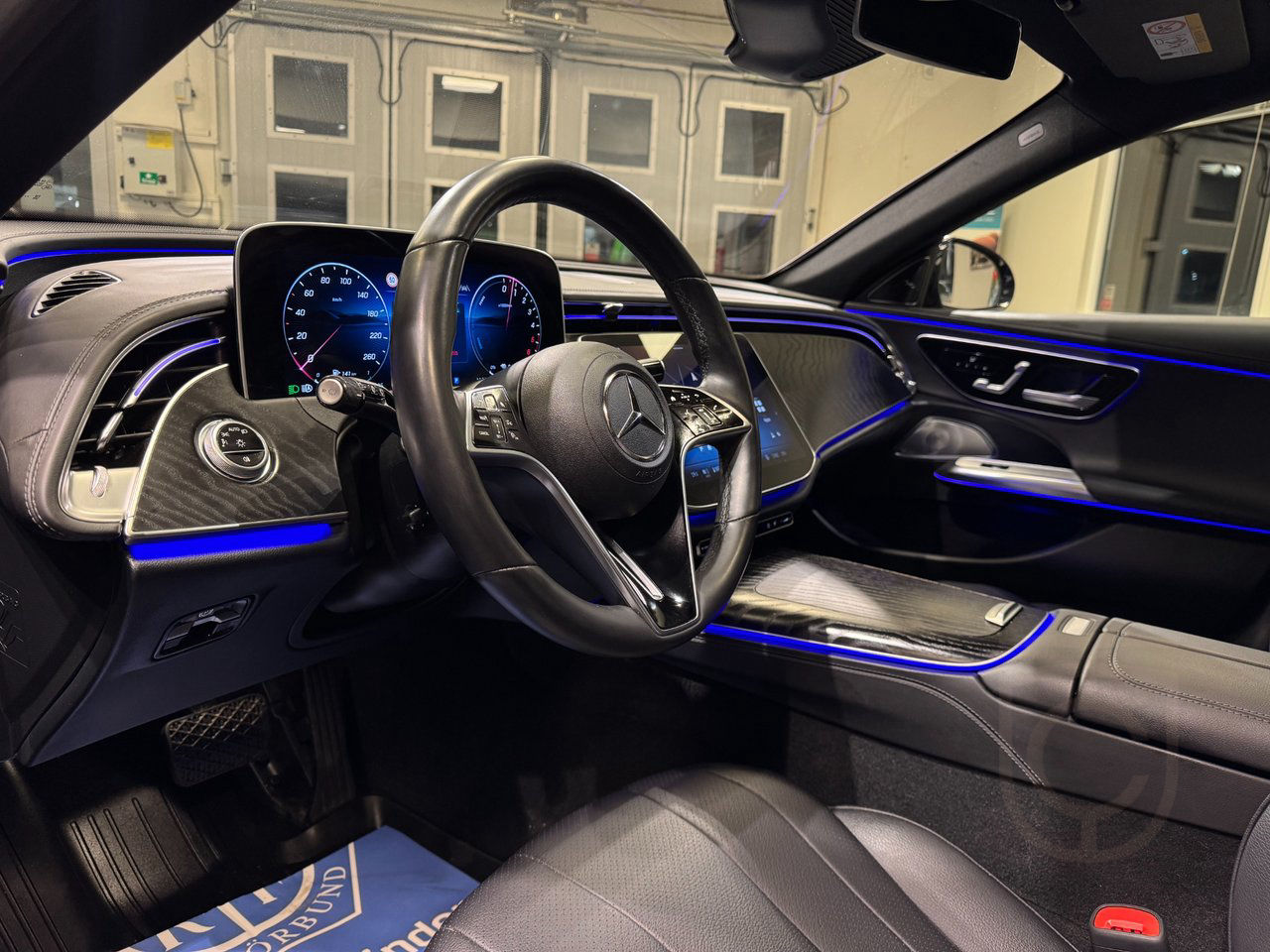 Mercedes-Benz E 300 de 4MATIC All-Terrain Driver assist