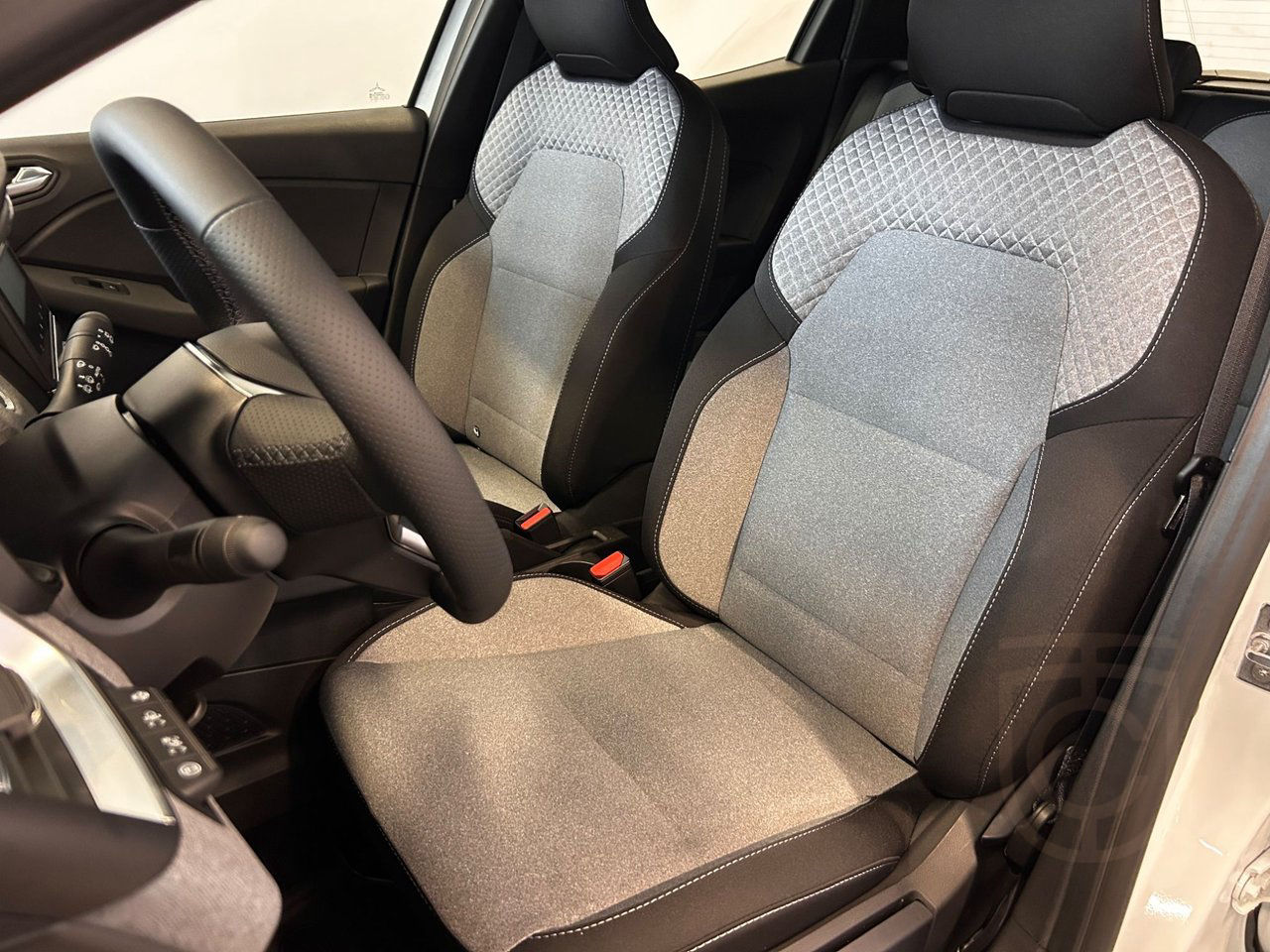 Mitsubishi Colt INVITE BENSIN 90 MAN