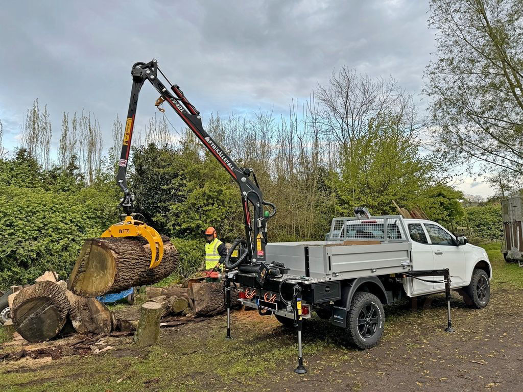 Isuzu D-Max Space Cab LS AT BIG-MAX Forstkran Greifer