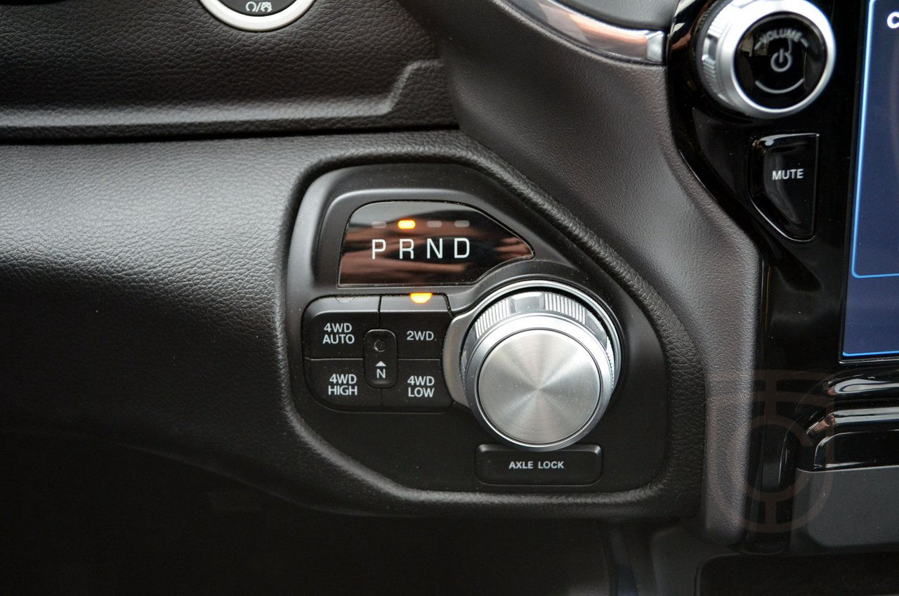 Dodge RAM 5.7 V8 HEMI AWD Laramie Black