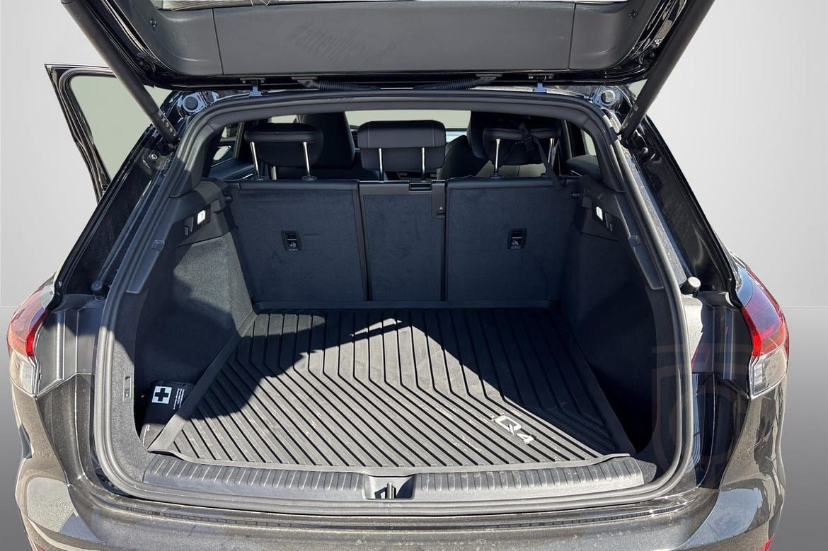 Audi Q4 45 e-tron quattro S-line Matrix