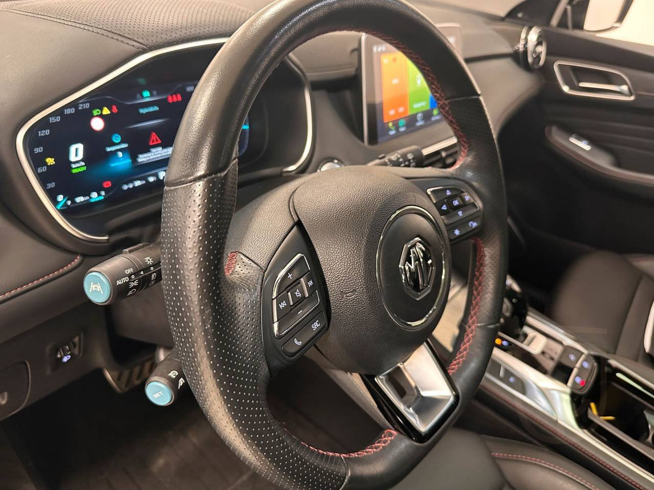 MG EHS MG EHS PLUG-IN HYBRID LUXURY PANORAMA