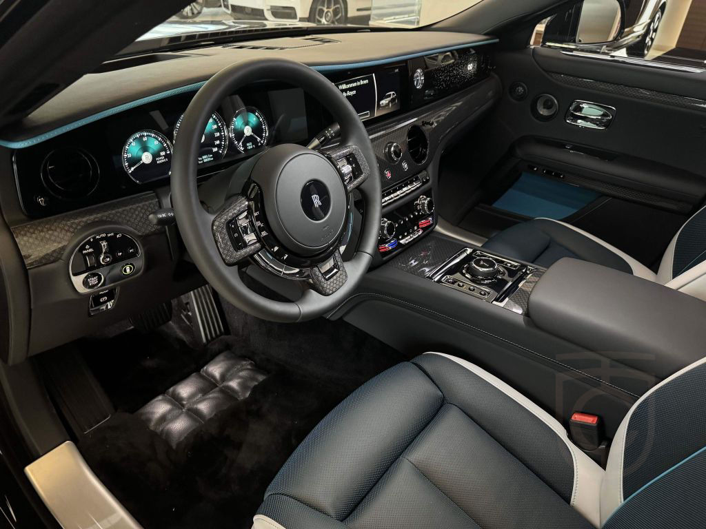 Rolls-Royce Ghost Black Badge LP 504.619,50€