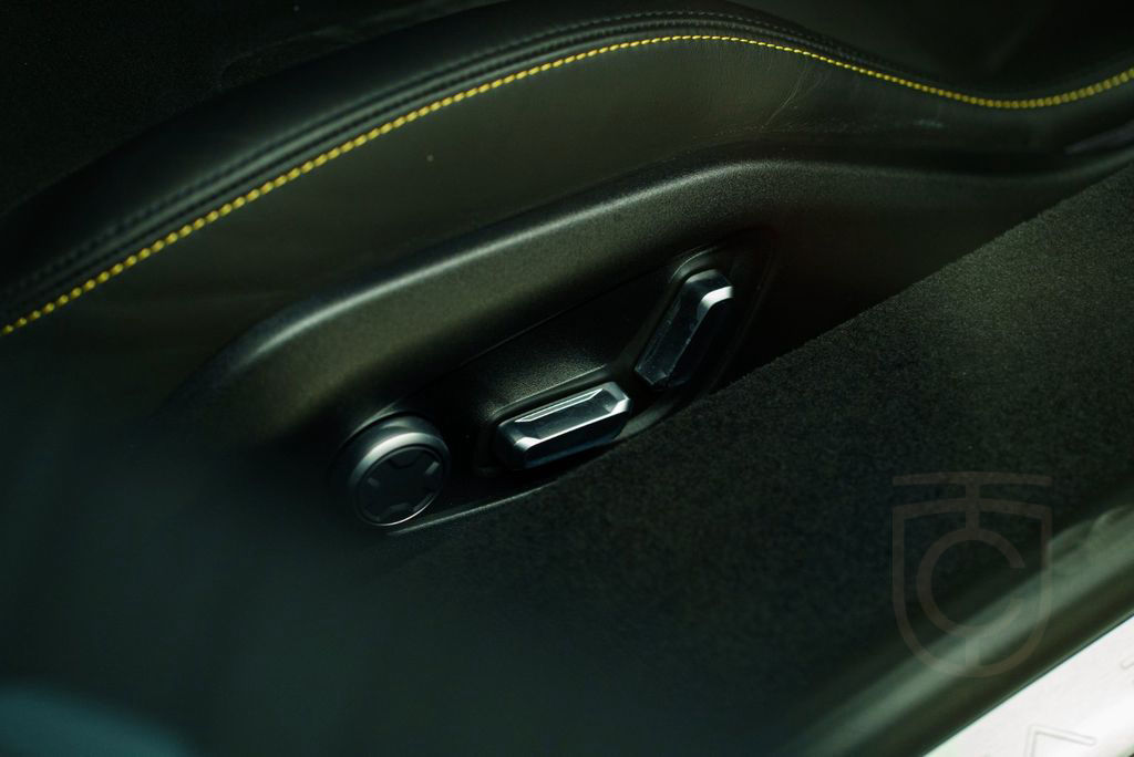 Lotus Emira I4 AUT