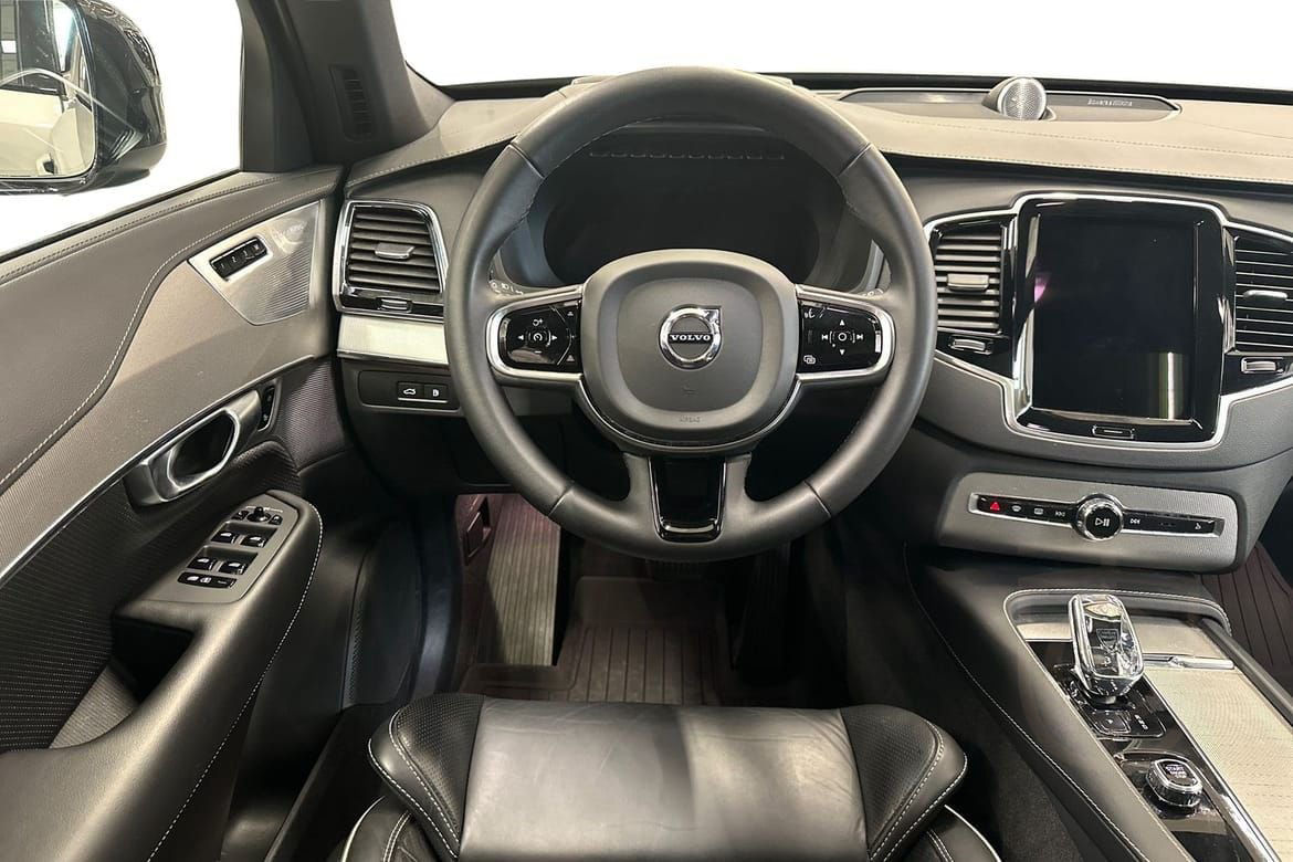 Volvo XC90 Recharge T8 Ultimate Dark Edition.