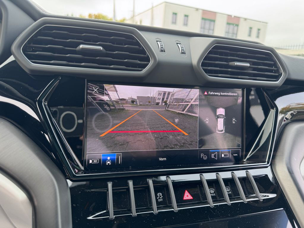Lamborghini Urus S"Viola Mithras-Nero Ade / Akrapovic