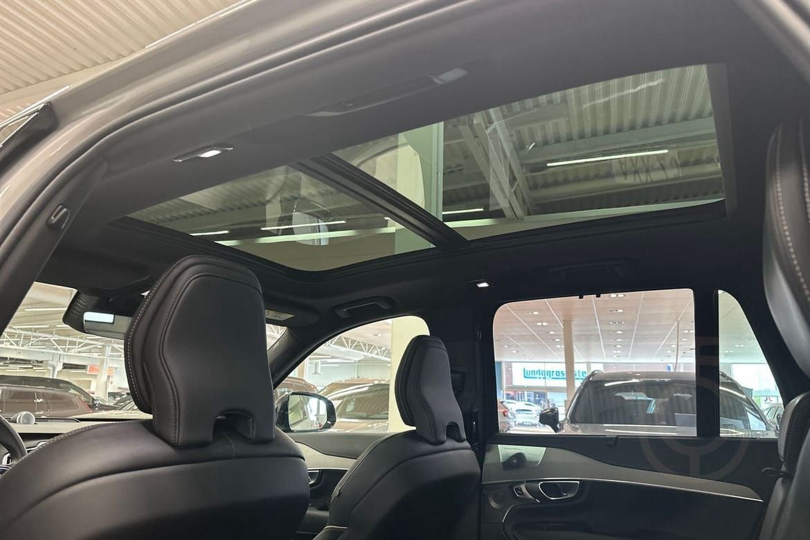 Volvo XC90 Recharge T8 Ultimate Dark Edition.