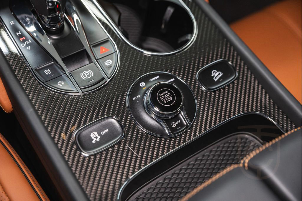 Bentley Bentayga Azure V8 |Black Line|Touring Spec|22" T