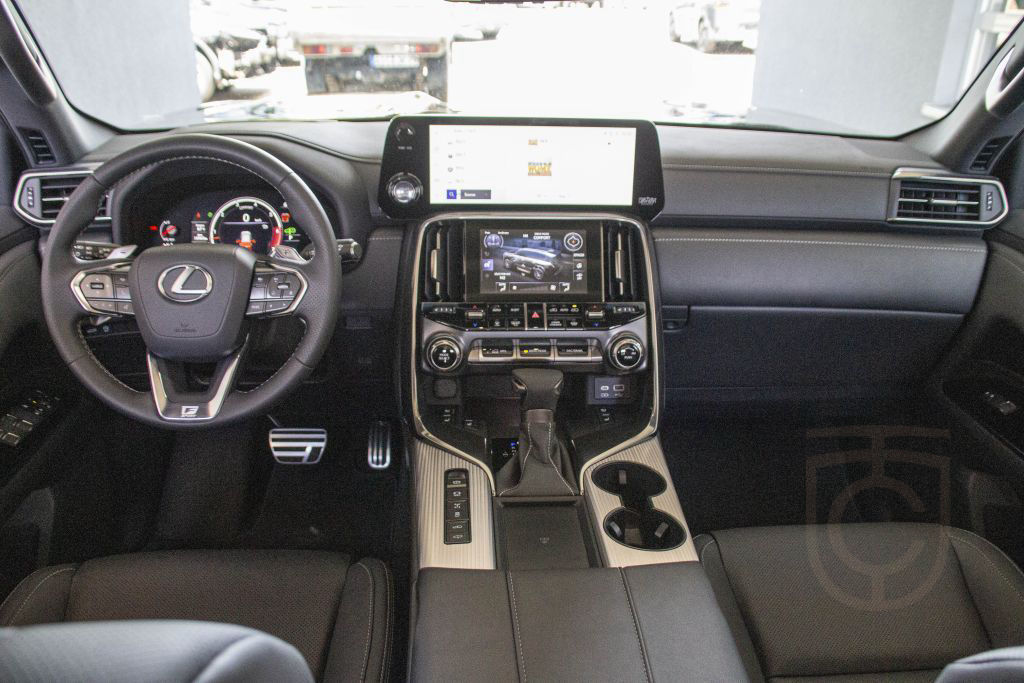 Lexus LX 600 F SPORT