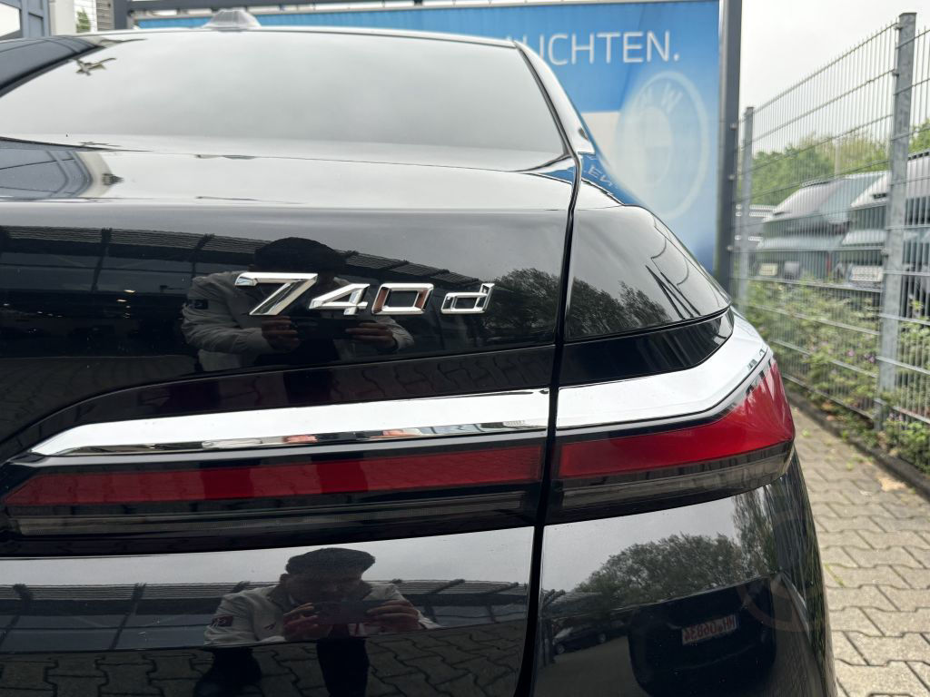 BMW 740d xDrive M Sport StandHzg PANO-SKY Autobahnas