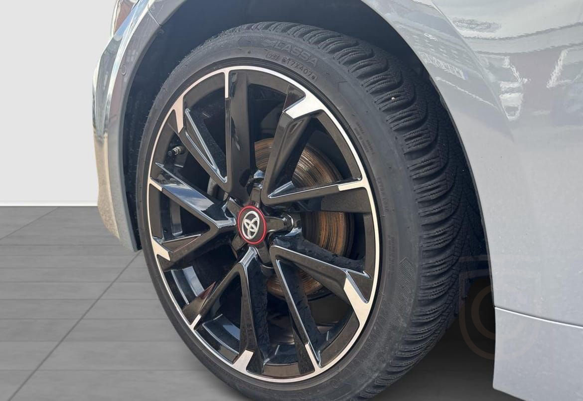 Toyota Corolla Hybrid 1,8 5D GR Sport Plus Bi-tone SPI