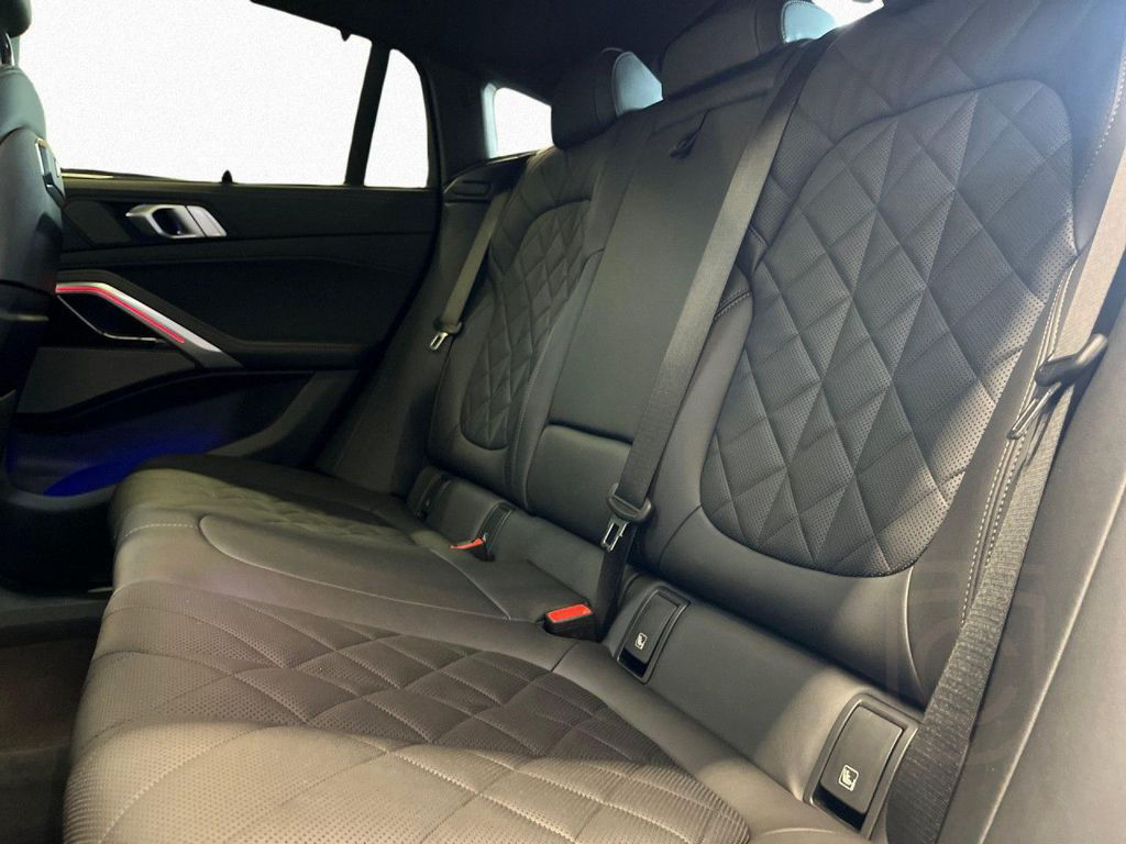BMW X6 xDrive40d M Sport 2-Achs,StHz,Pano,AHK,H/K