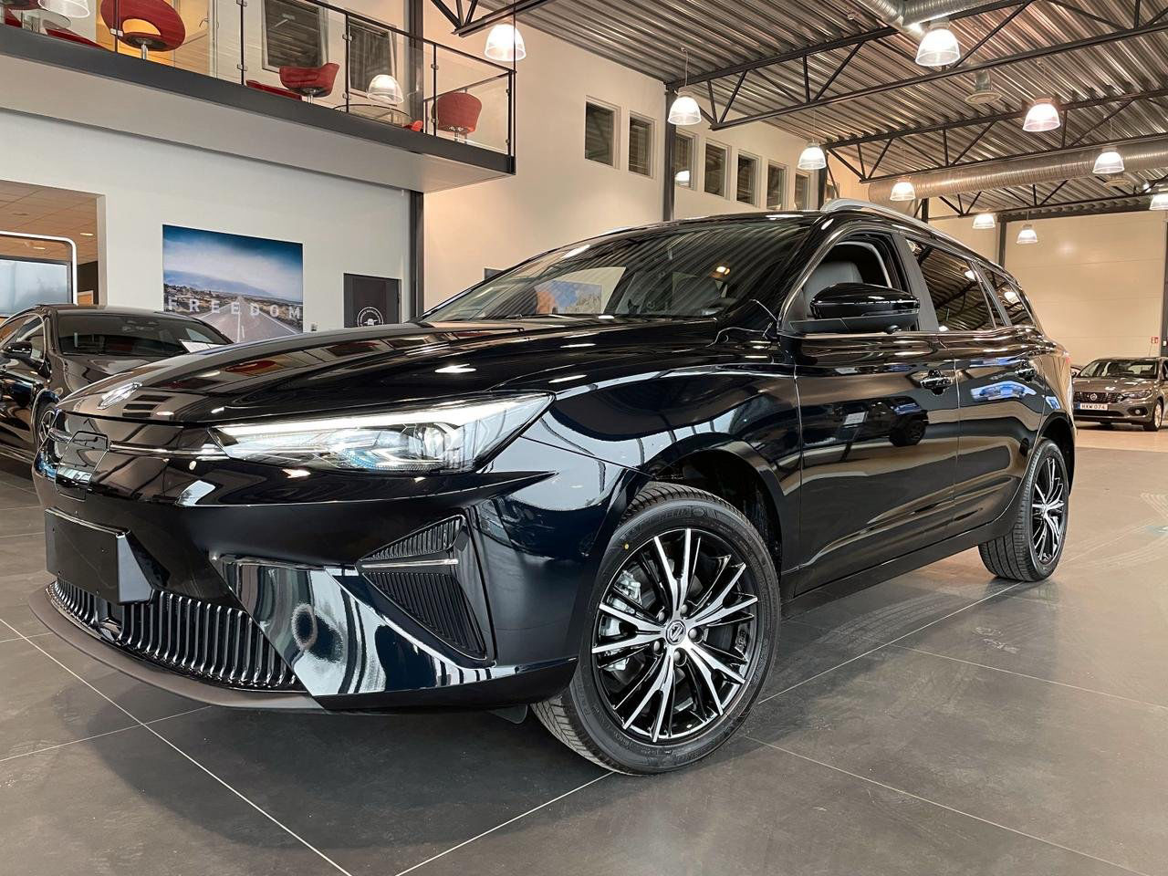 MG 5 LUXURY LONG RANGE 61 kWh 156 hk