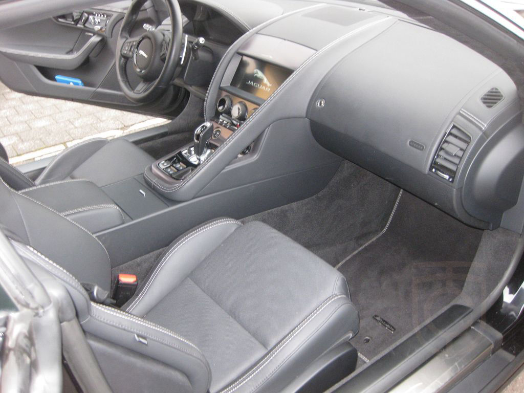 Jaguar F-Type P450 AWD 75